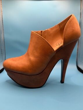Donald J. Pliner DMSX Tan Platform Pump Bootie